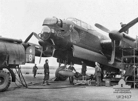 Vorbereitungen auf dem Flugfeld Waddington. 