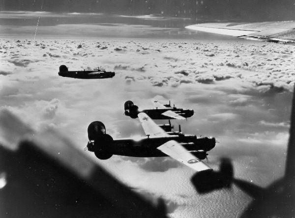 B-24 der 445th BG in Richtung Mitteldeutschland