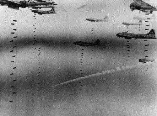 Bombenabwurf über dem Zielgebiet