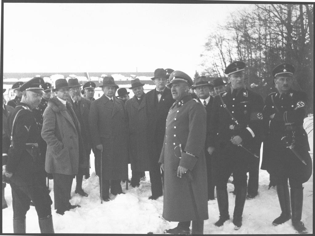 Freundeskreis Reichsführer SS in Dachau (Rosterg Bildmitte neben Flick)